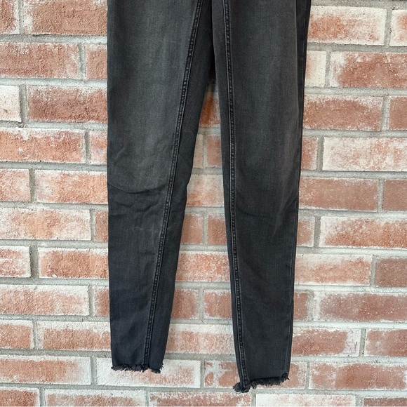 Free People Denim Black Overalls Women’s 25 Raw Hem Skinny Adjustable Straps - Picture 3 of 8